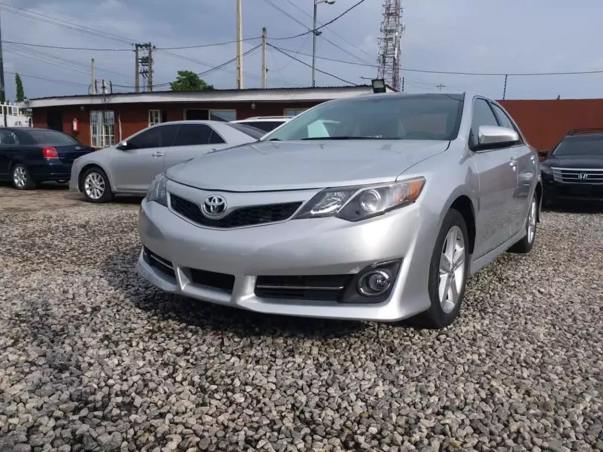 Toyota Camry   - 2014