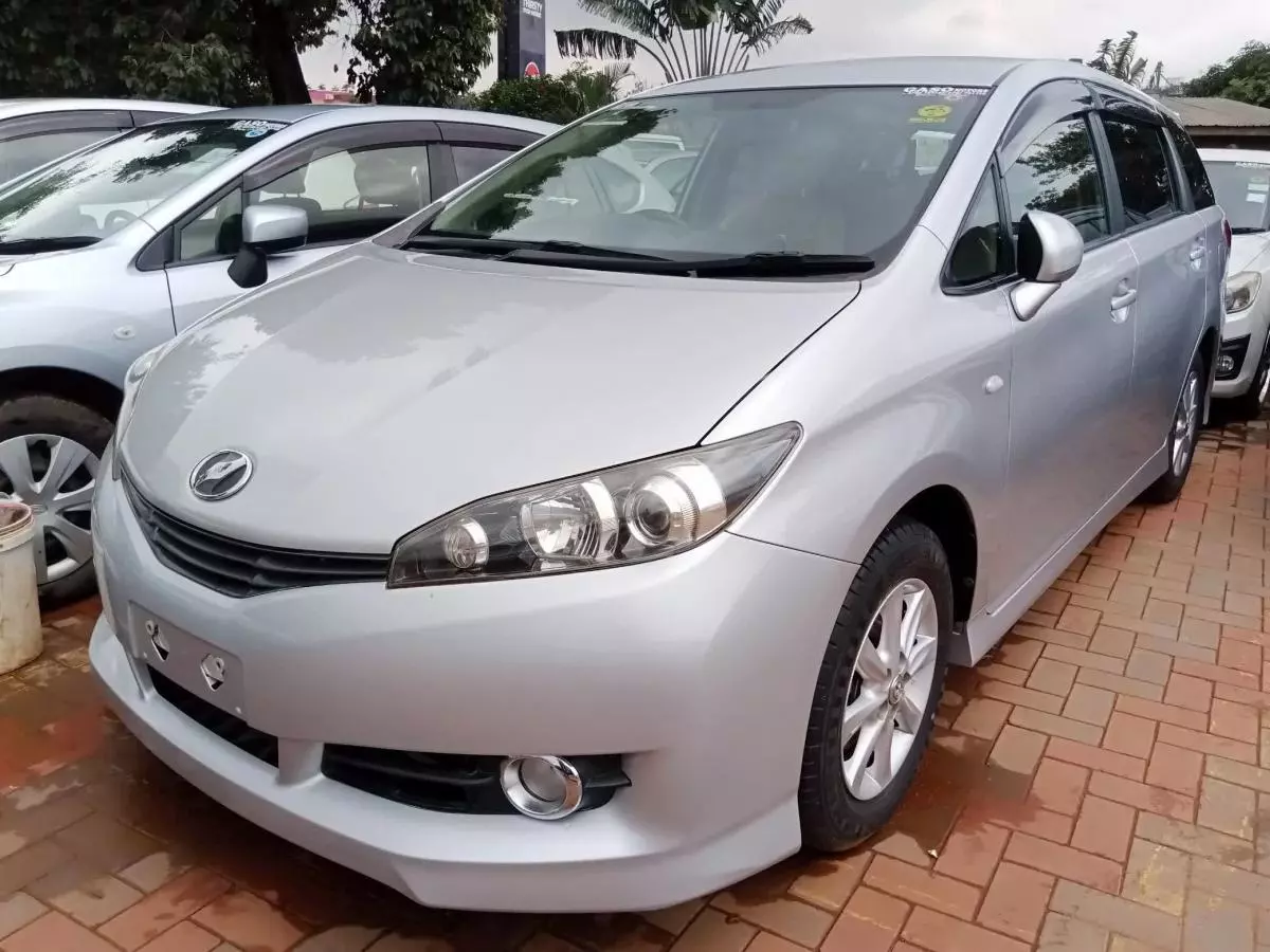 Toyota Wish   - 2010