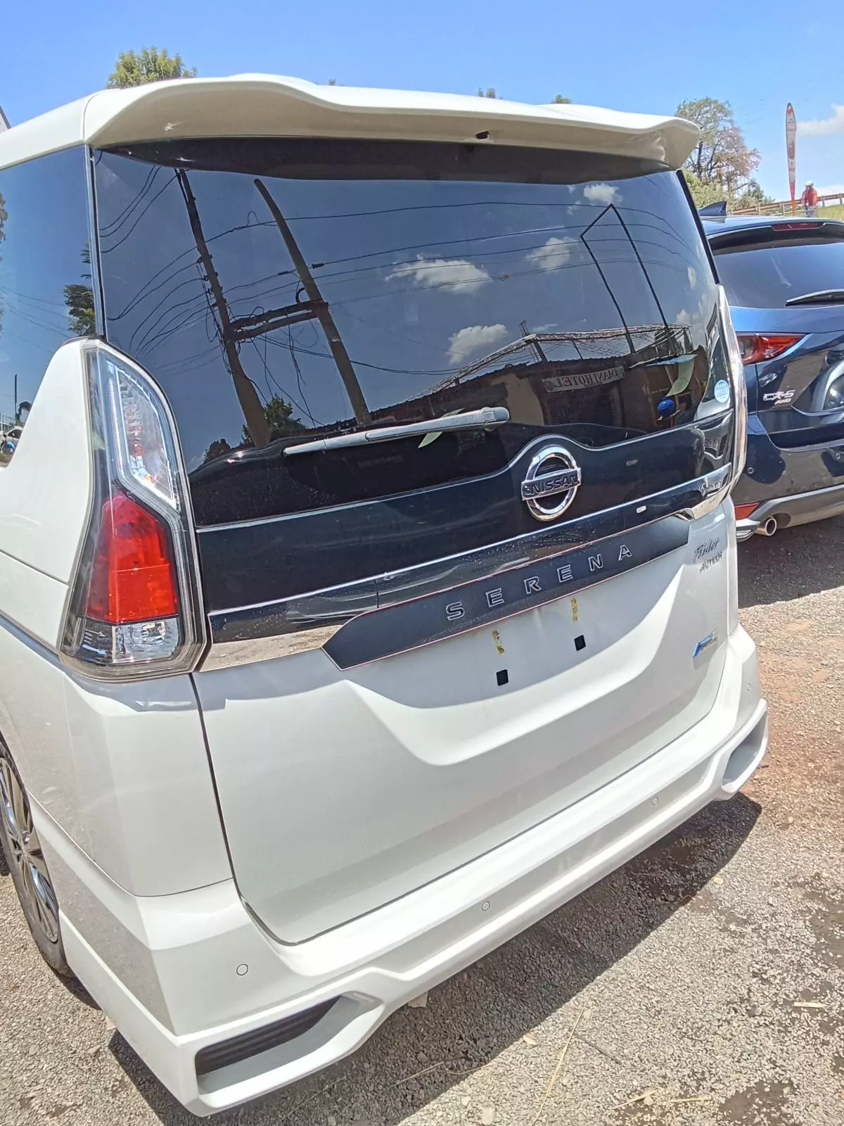 Nissan Serena Hybrid    - 2017