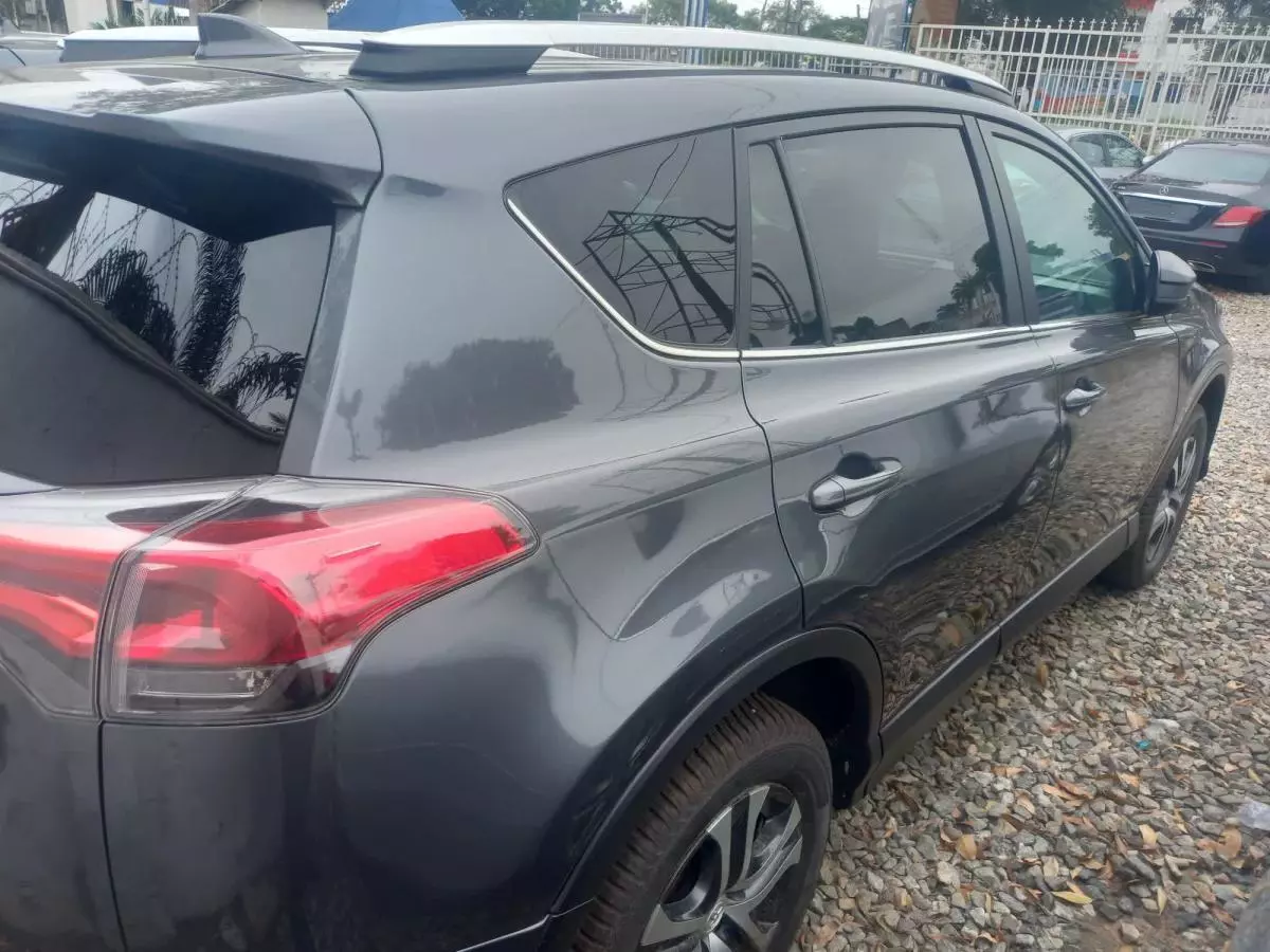 Toyota Rav4   - 2016