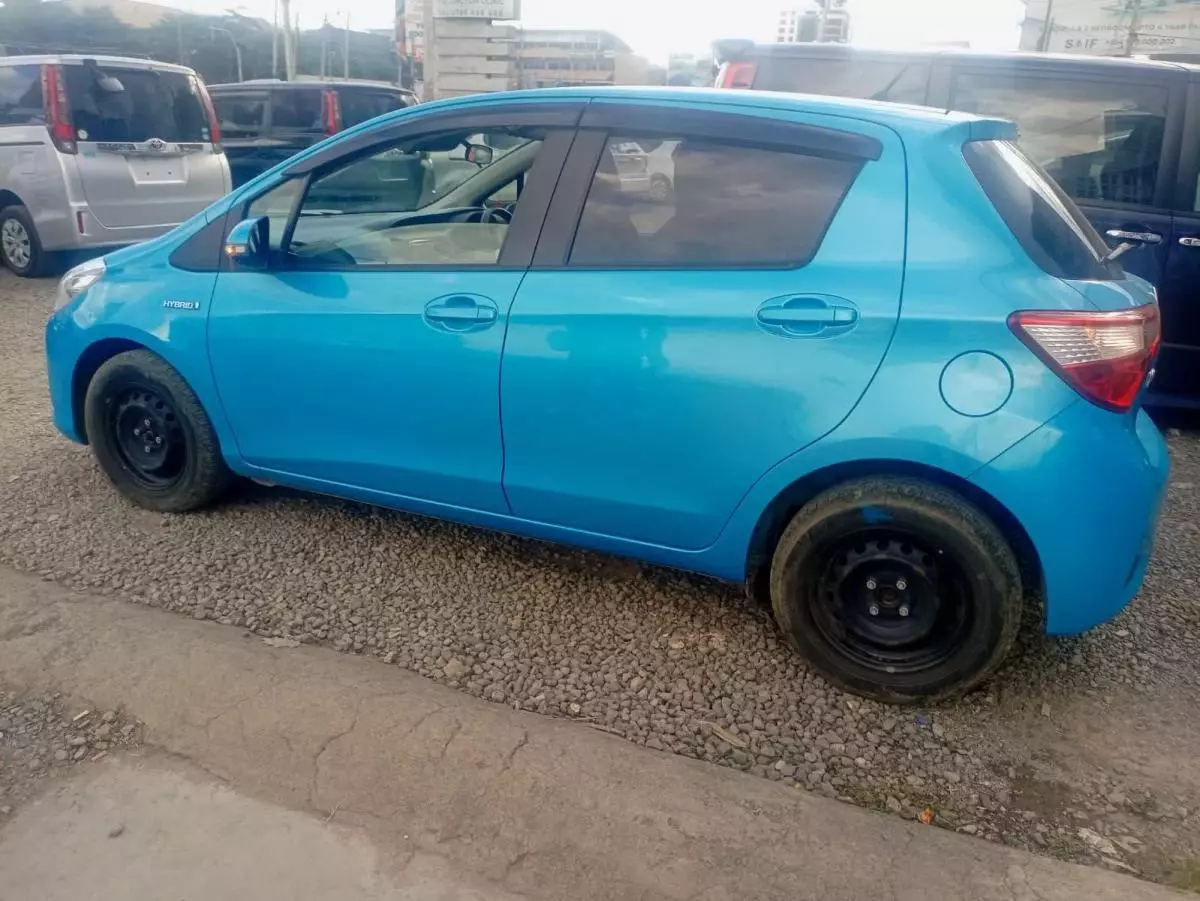 Toyota Vitz   - 2017