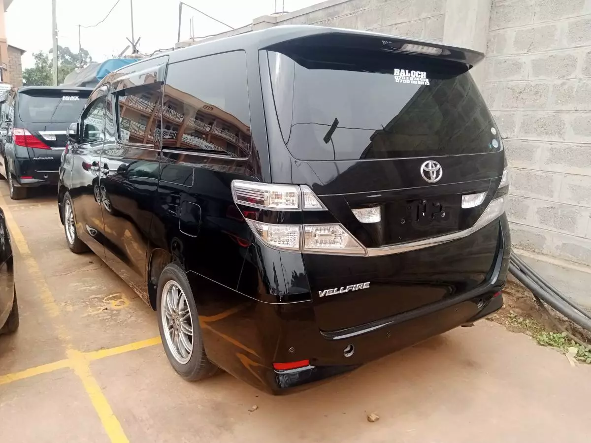 Toyota Vellfire    - 2012