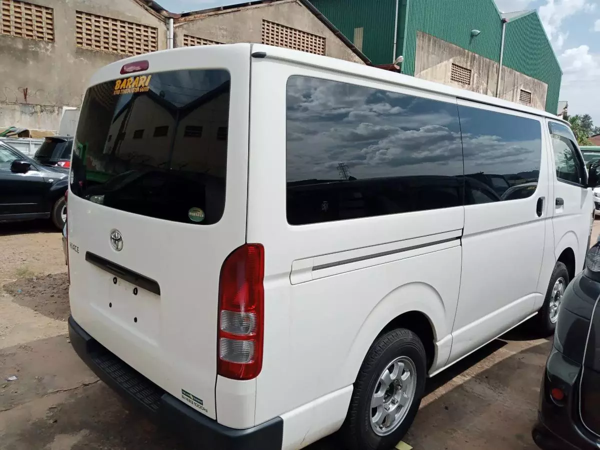 Toyota Hiace - 2014