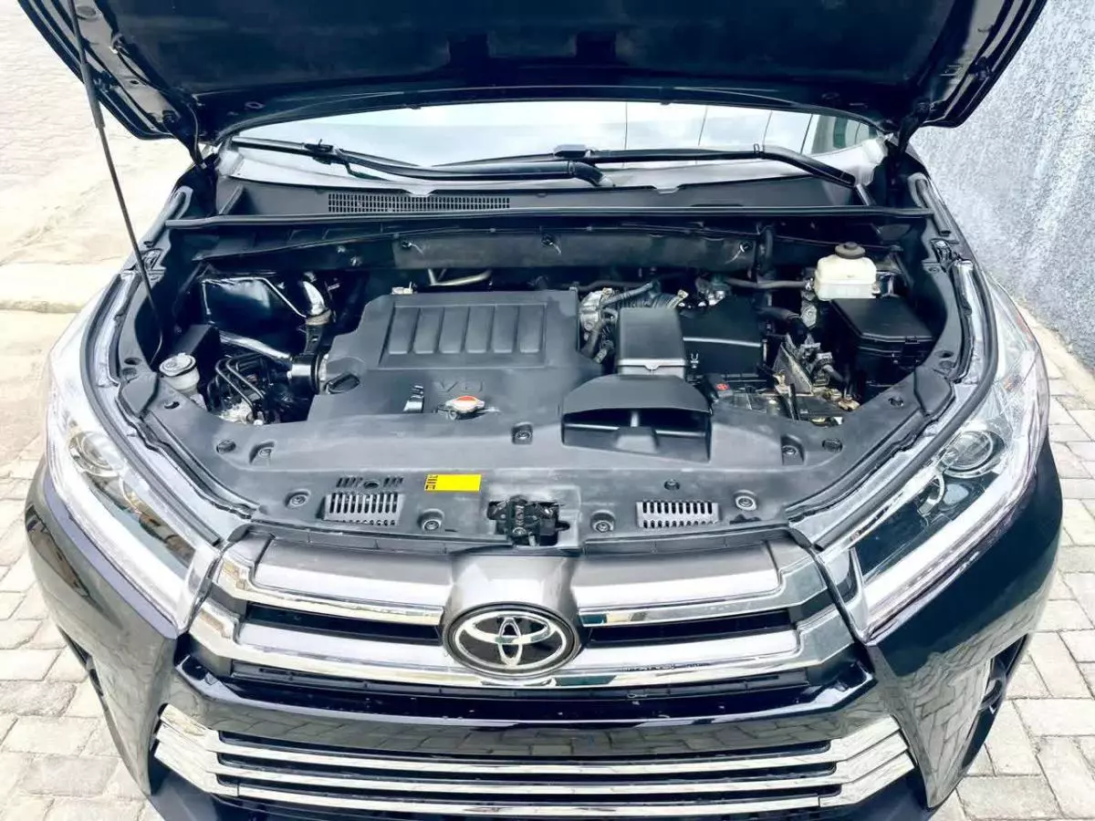 Toyota Highlander   - 2016