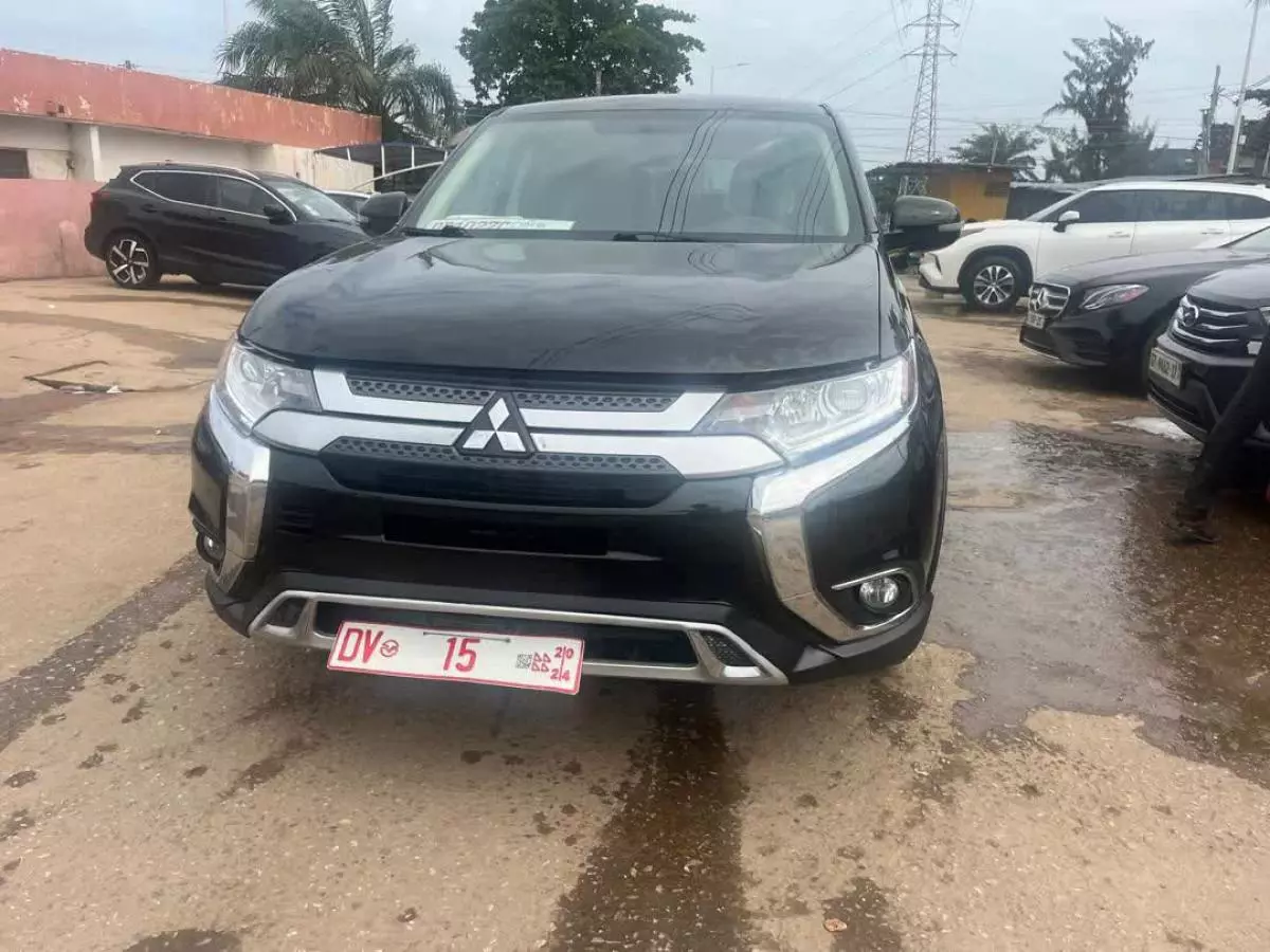 Mitsubishi OUTLANDER   - 2019