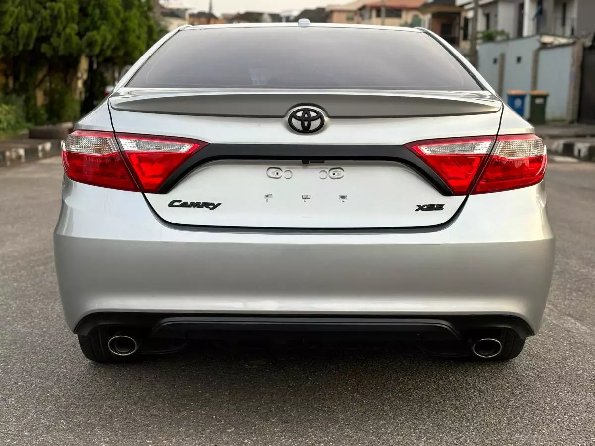 Toyota Camry   - 2016