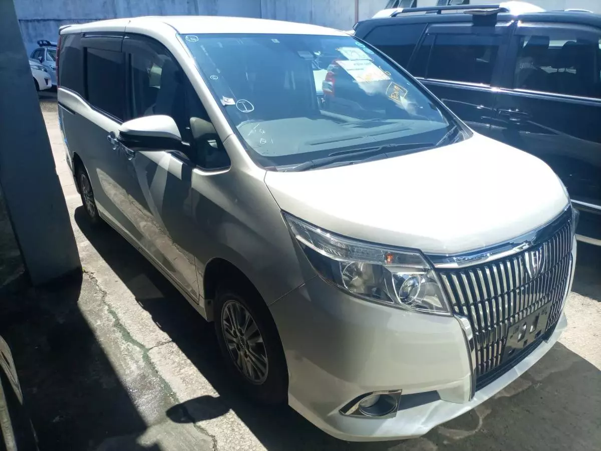 Toyota esquire - 2016