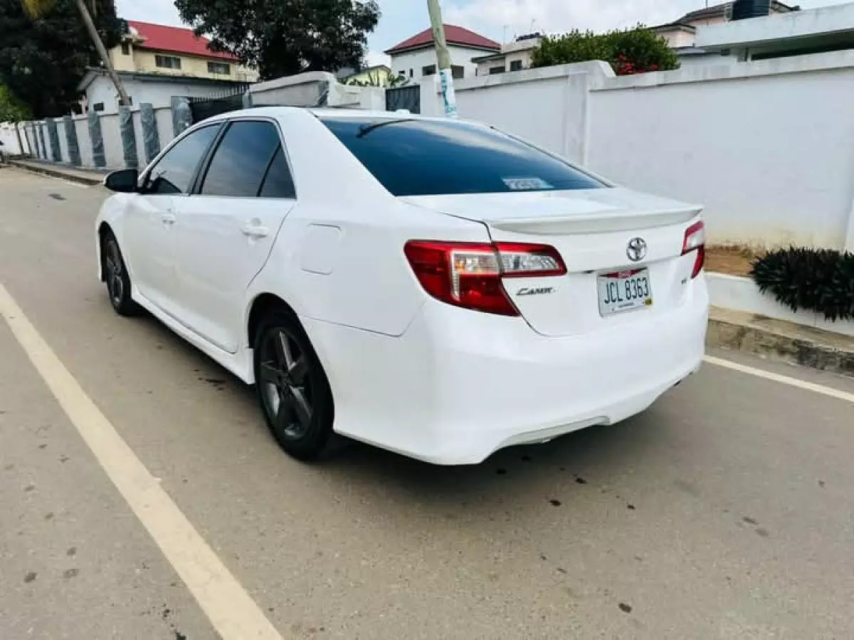 Toyota Camry   - 2014