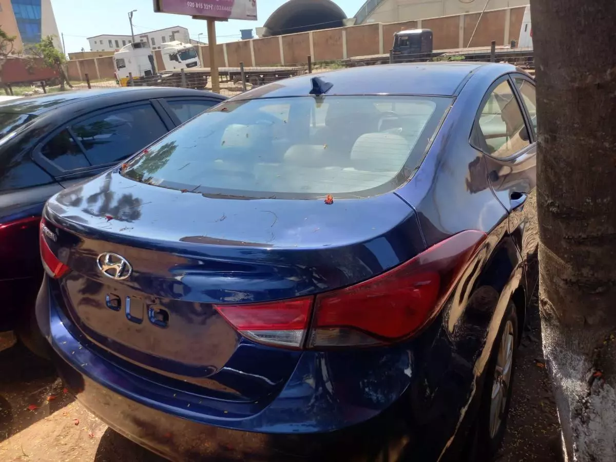 Hyundai Elantra   - 2013