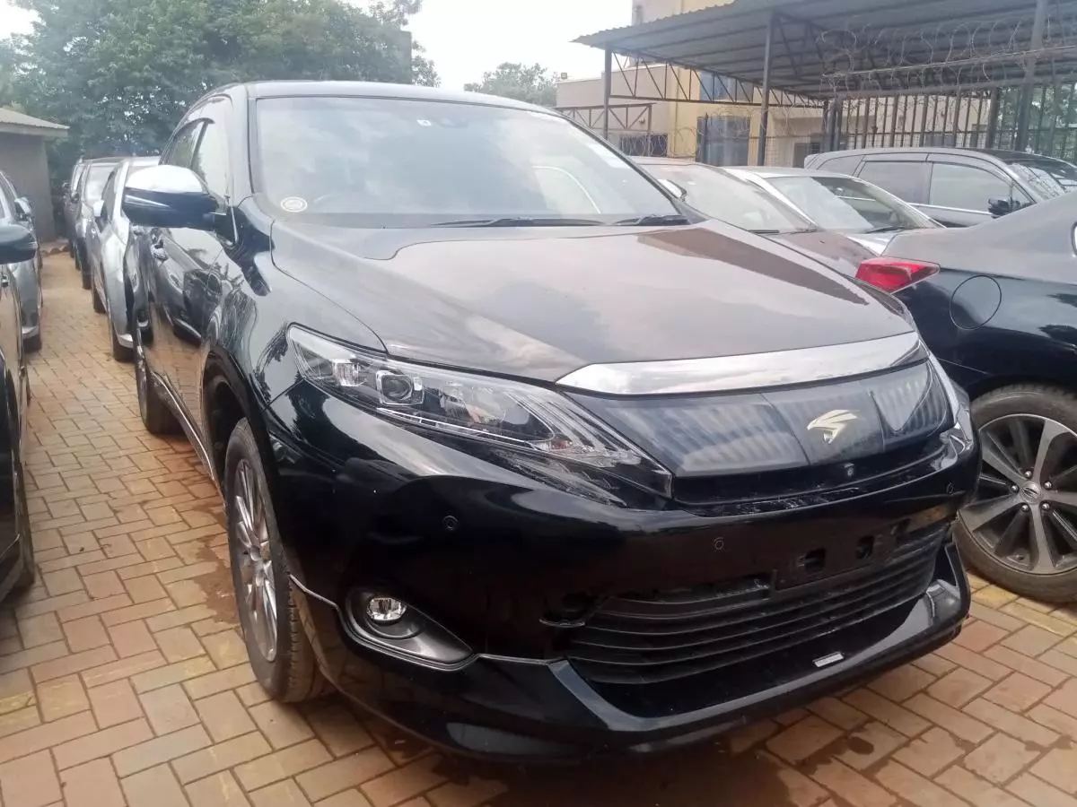 Toyota Harrier   - 2016