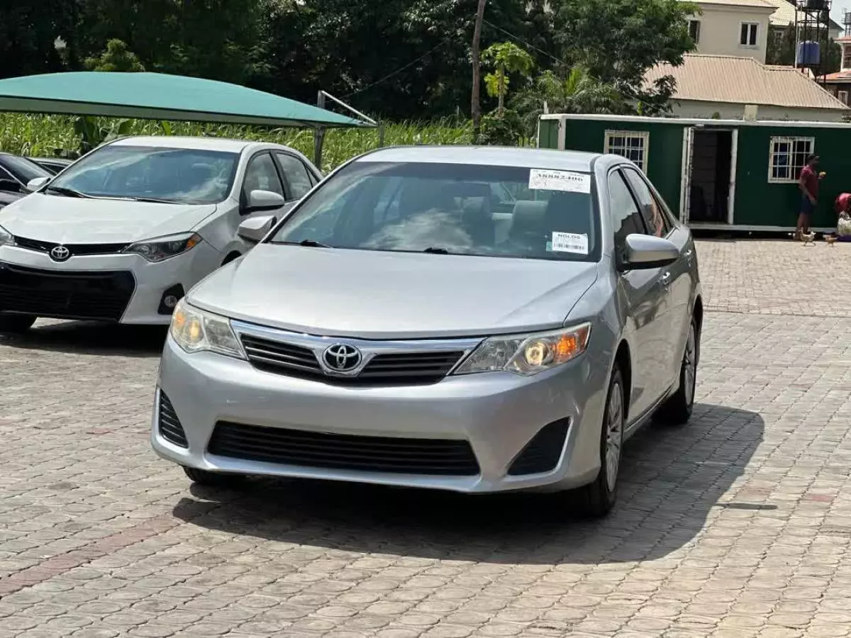 Toyota Camry   - 2012