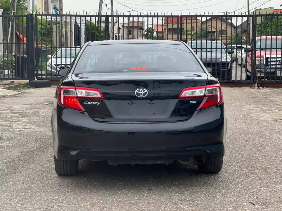 Toyota Camry   - 2013