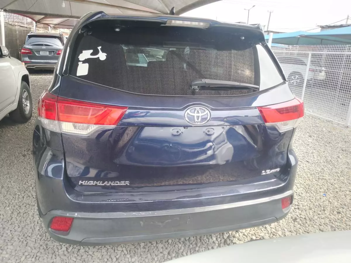 Toyota Highlander   - 2015