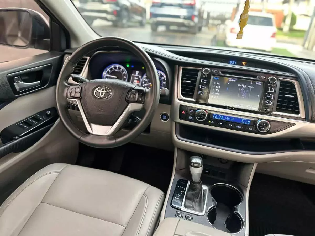 Toyota Highlander   - 2015