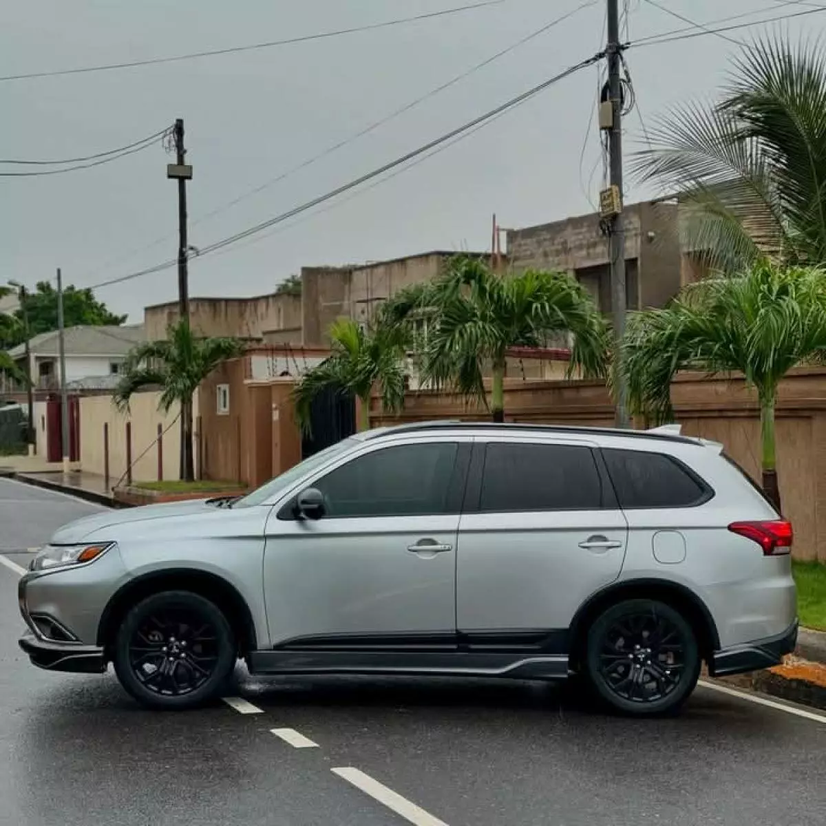 Mitsubishi OUTLANDER   - 2018