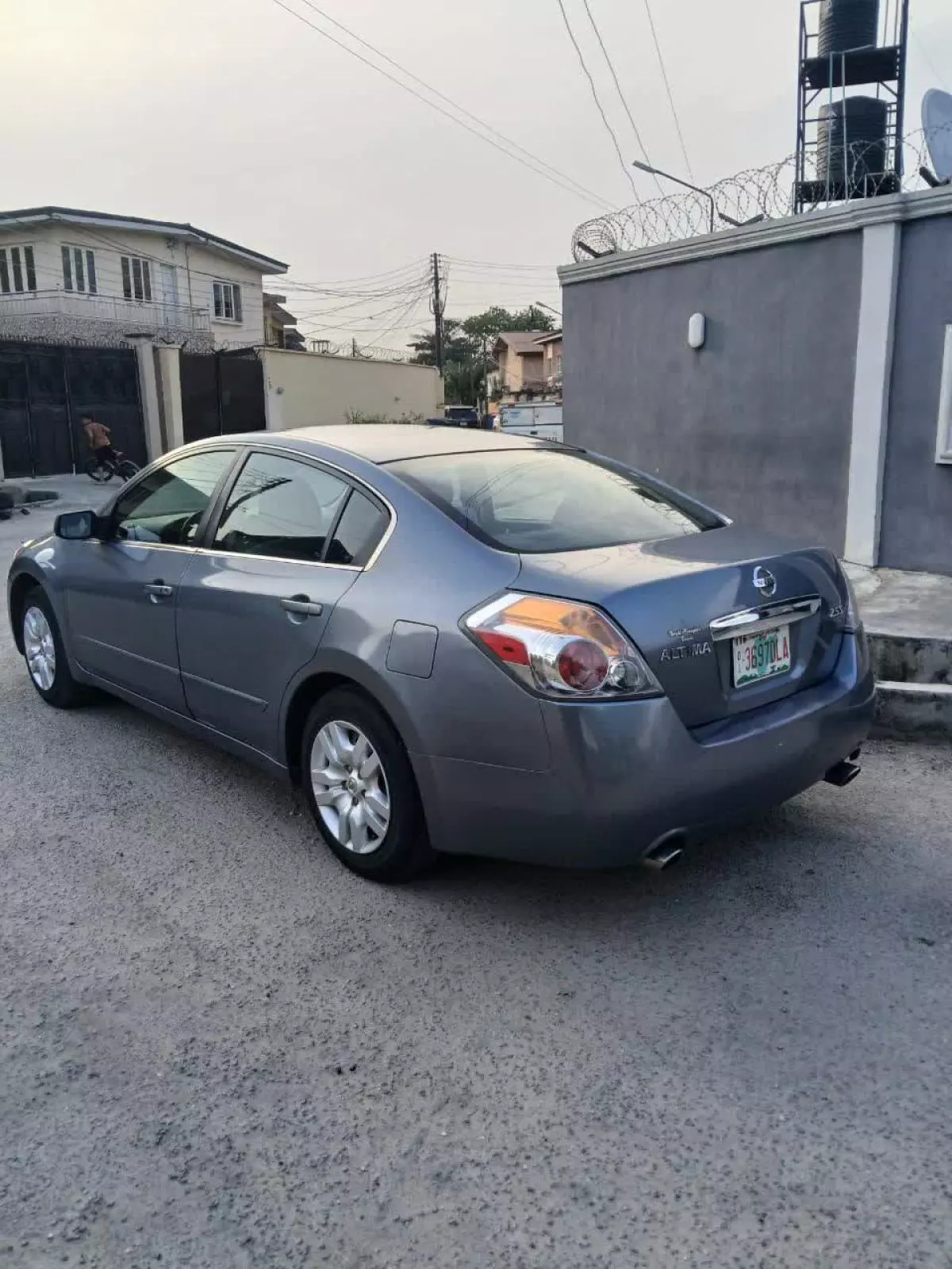 Nissan Altima   - 2012