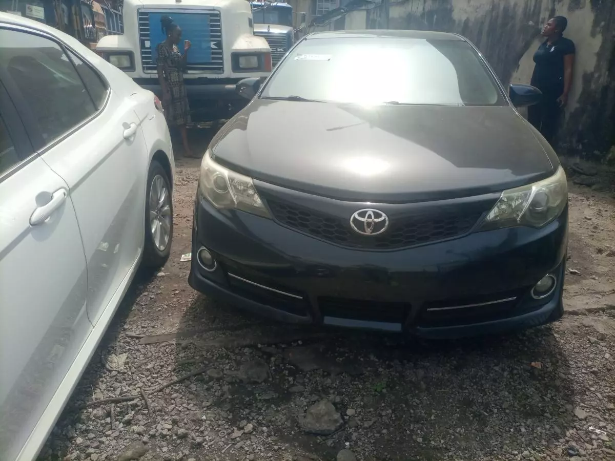 Toyota Camry   - 2012