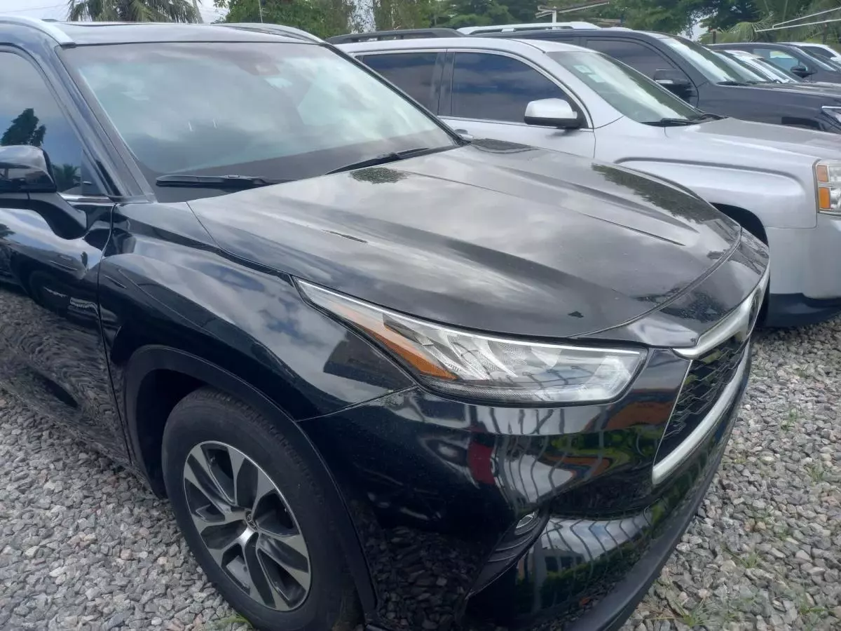 Toyota Highlander   - 2021