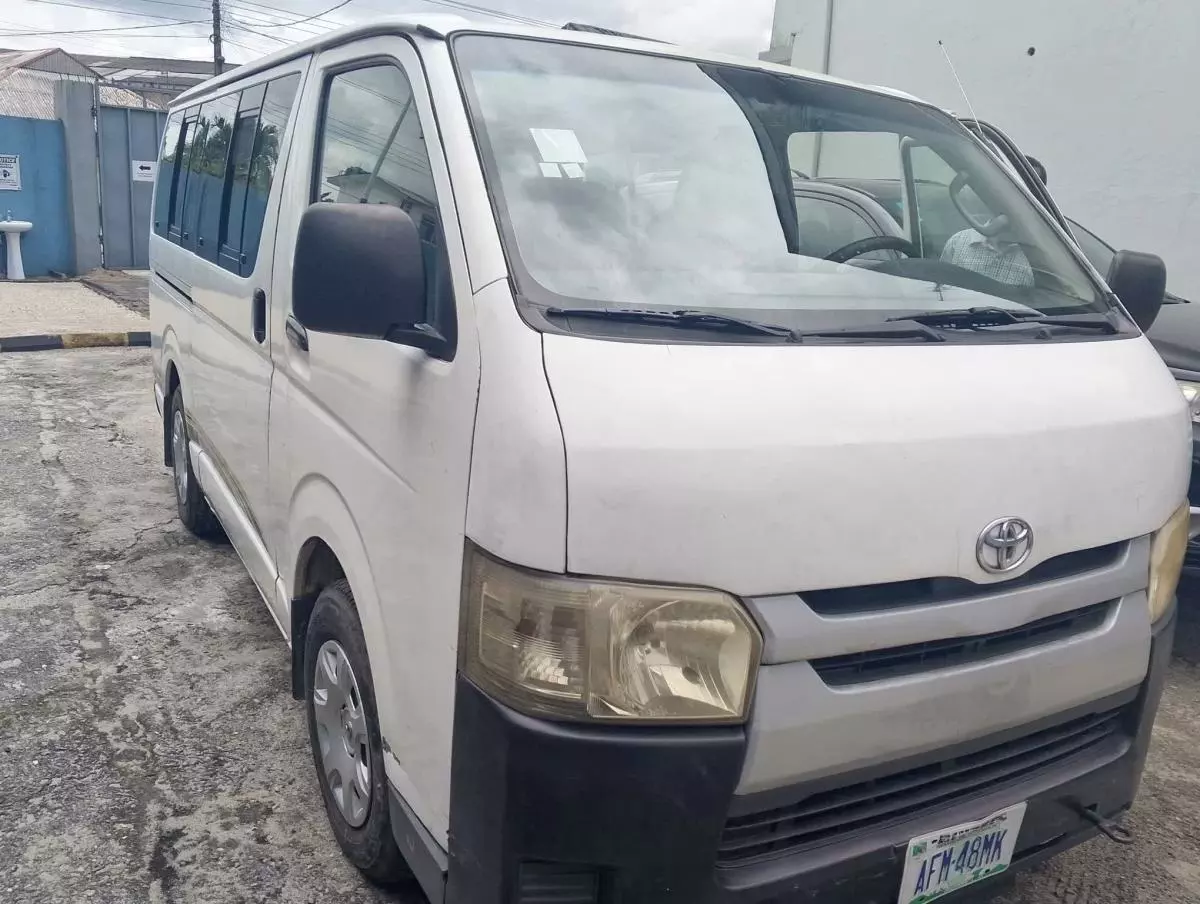 Toyota Hiace   - 2012