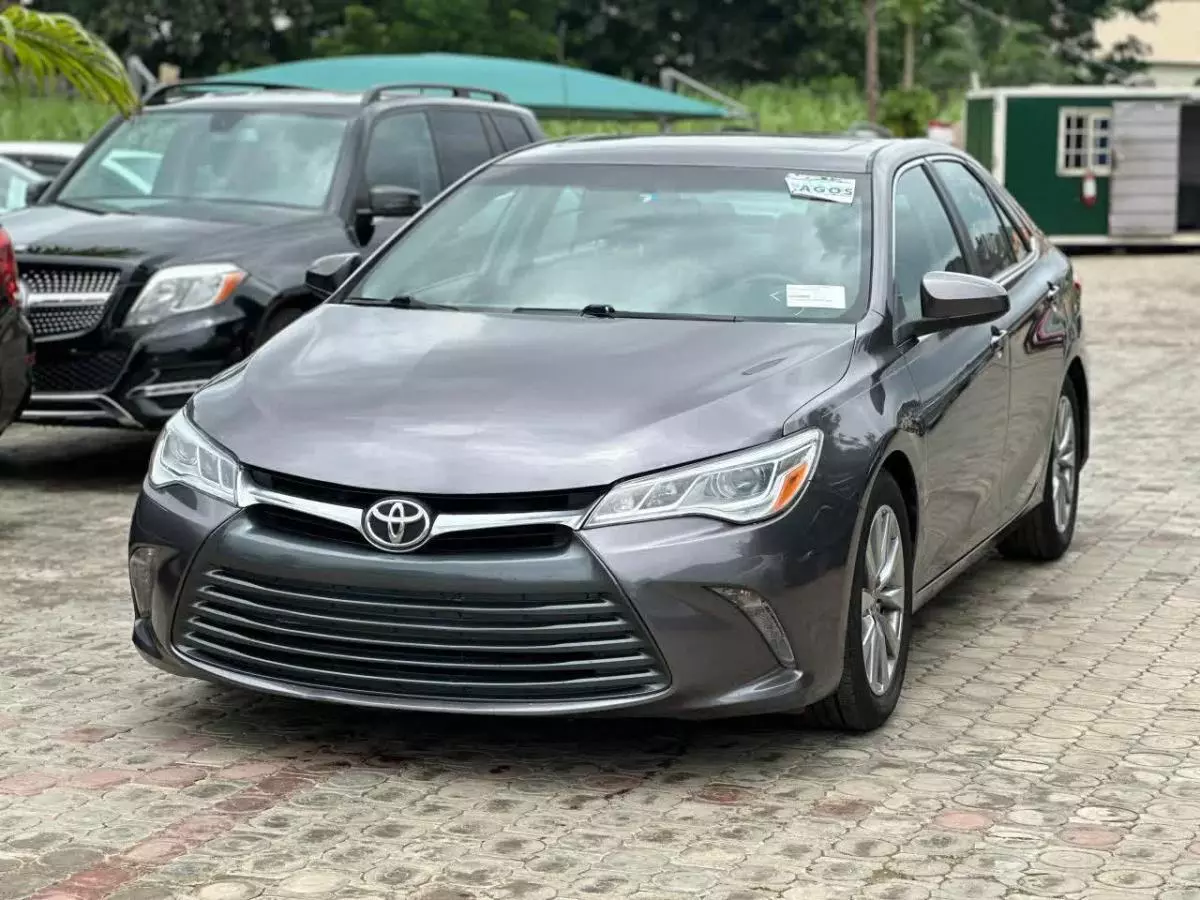 Toyota Camry   - 2016