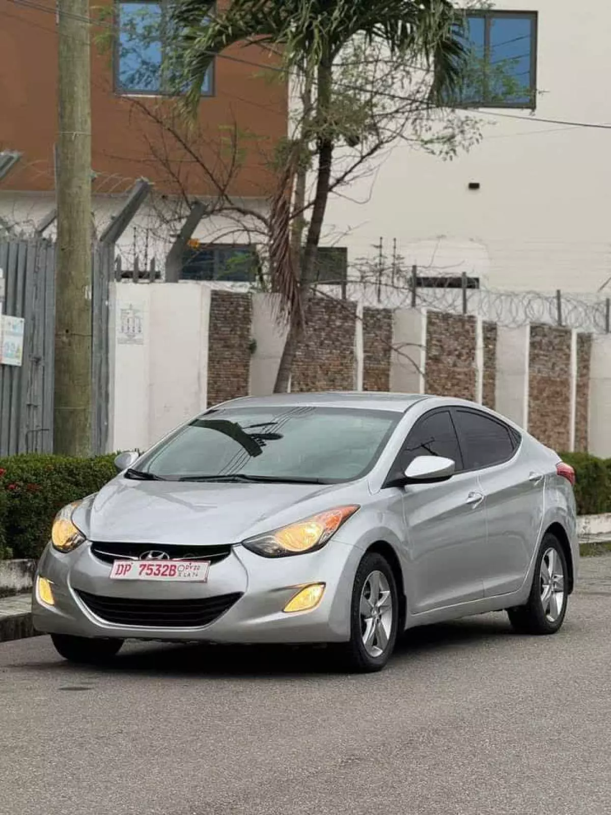 Hyundai Elantra   - 2013