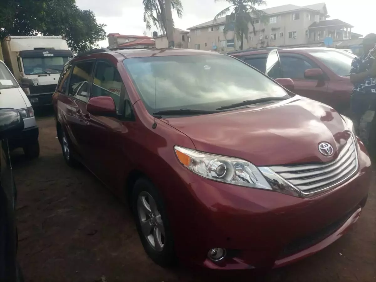 Toyota Sienna   - 2013