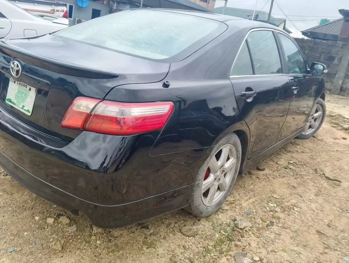 Toyota Camry   - 2009