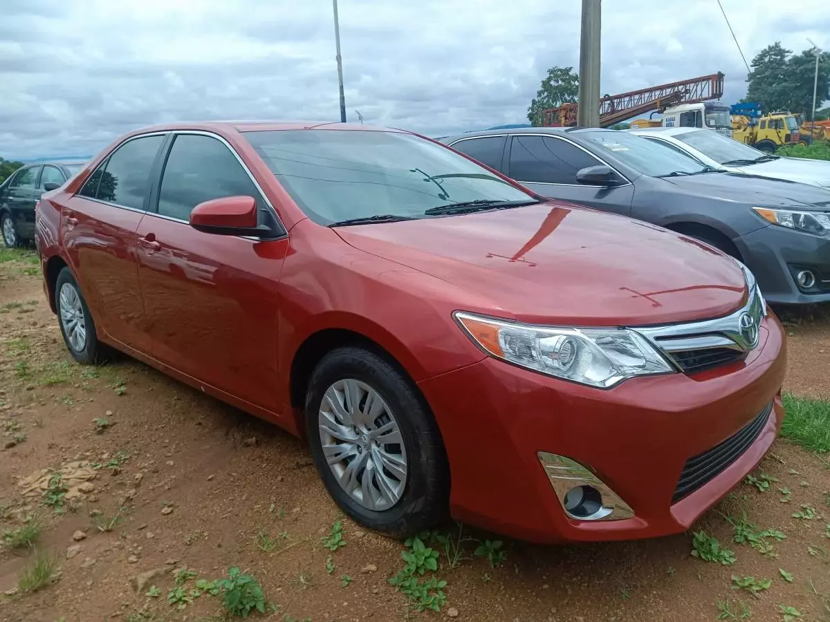 Toyota Camry - 2012
