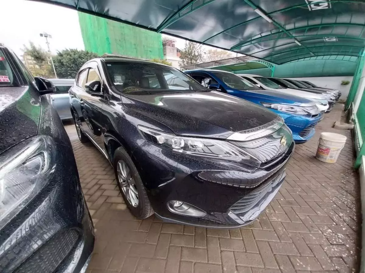 Toyota Harrier   - 2017