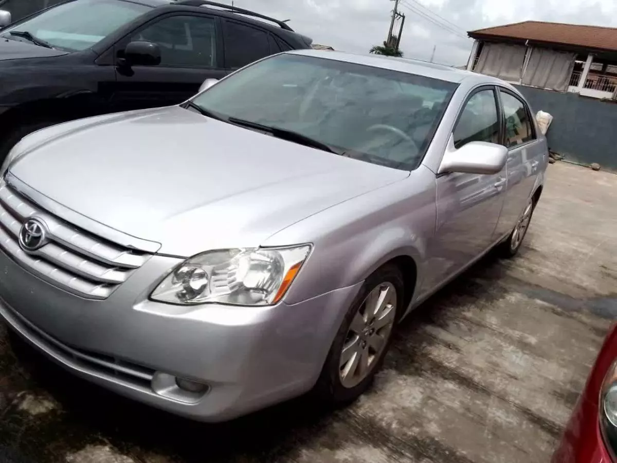 Toyota Avalon   - 2006