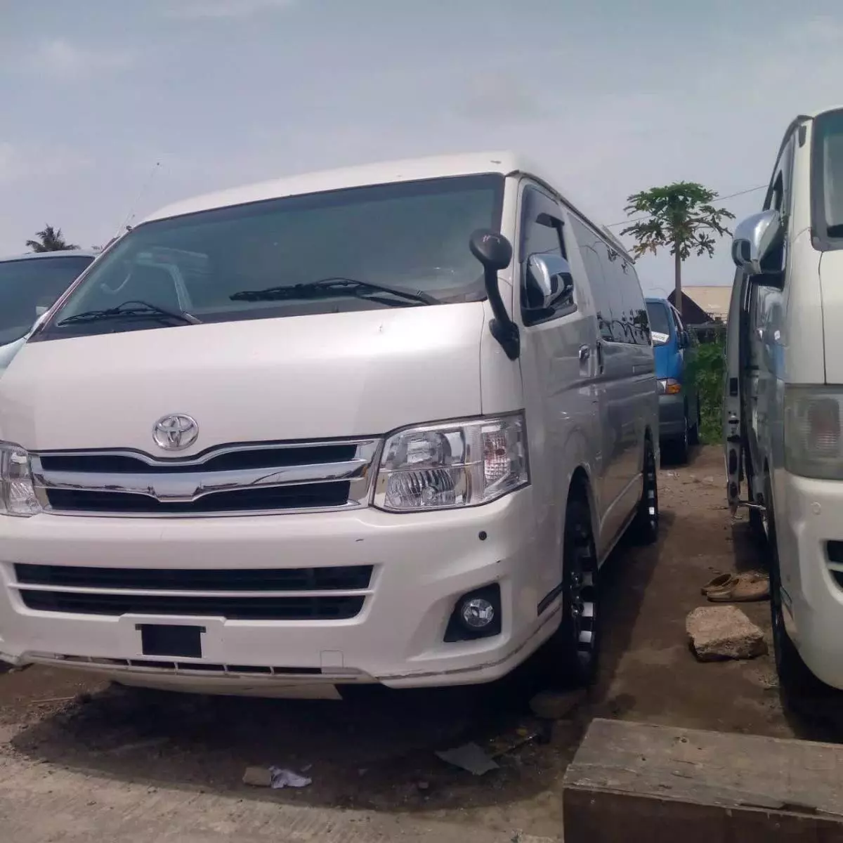 Toyota Hiace   - 2013