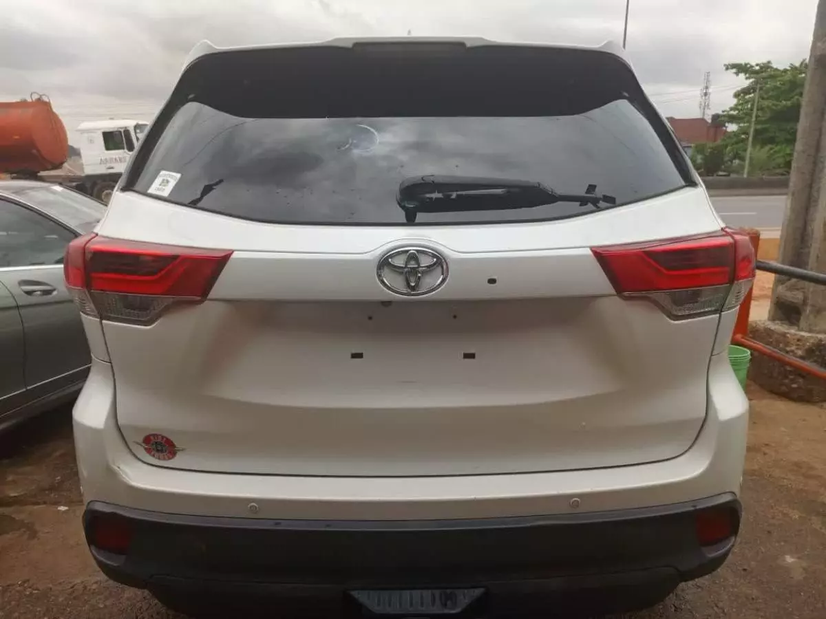 Toyota Highlander   - 2014