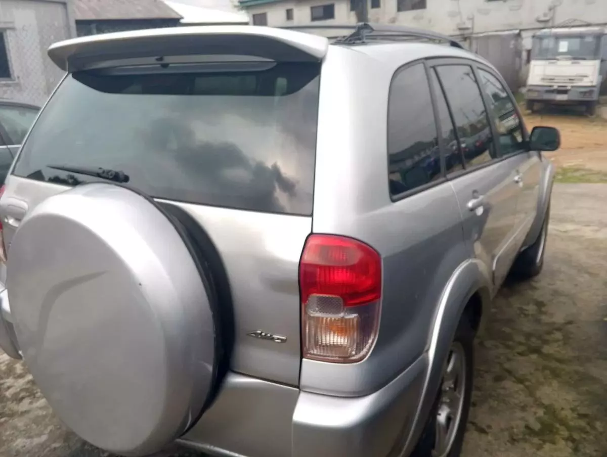 Toyota RAV 4   - 2004