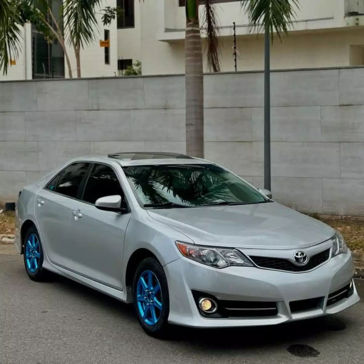 Toyota Camry   - 2014