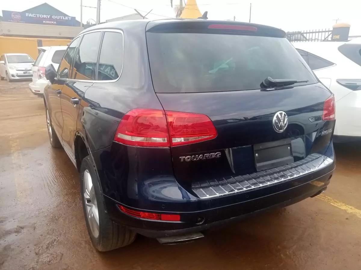 Volkswagen Touareg   - 2012