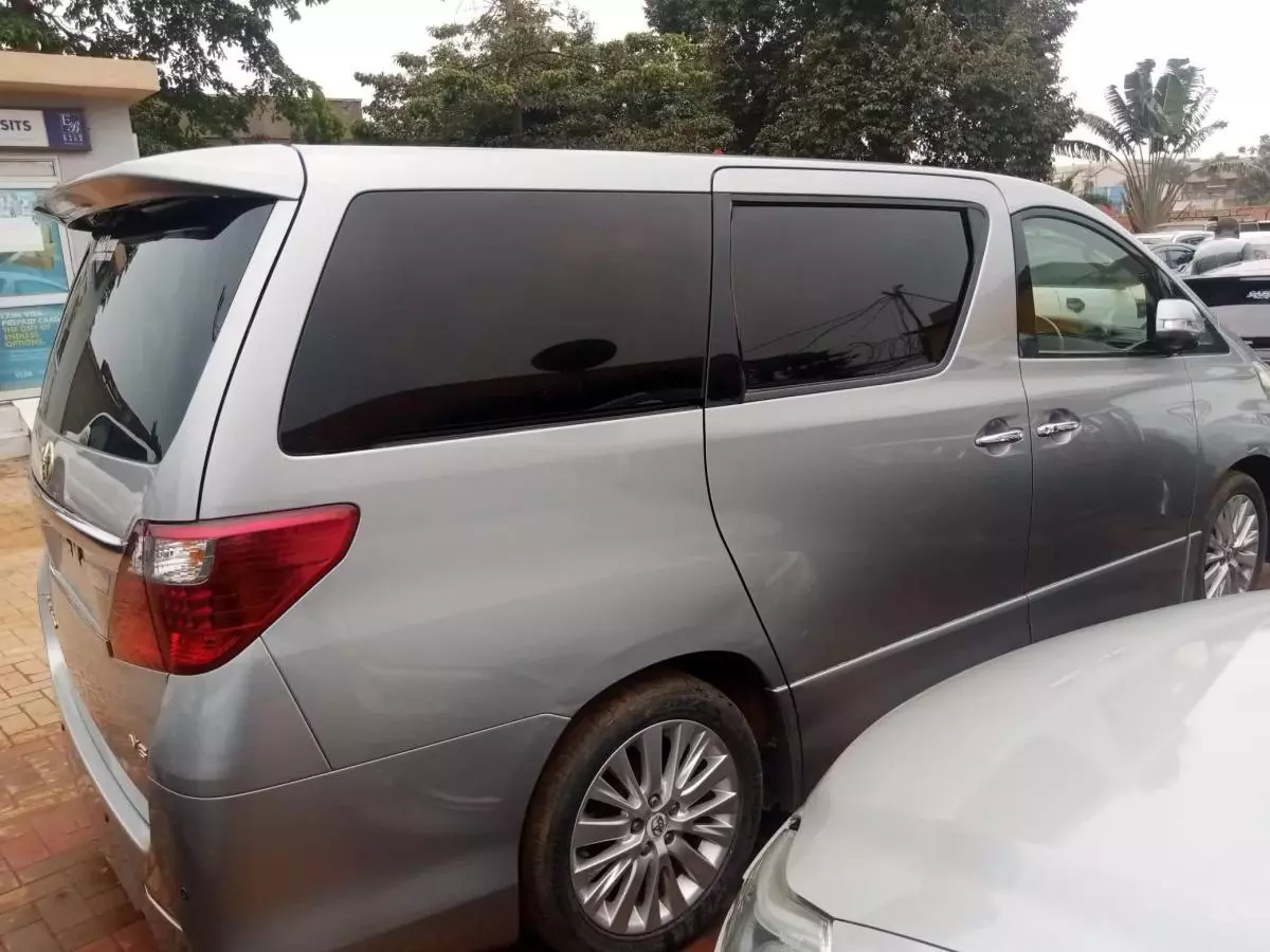 Toyota Alphard   - 2011