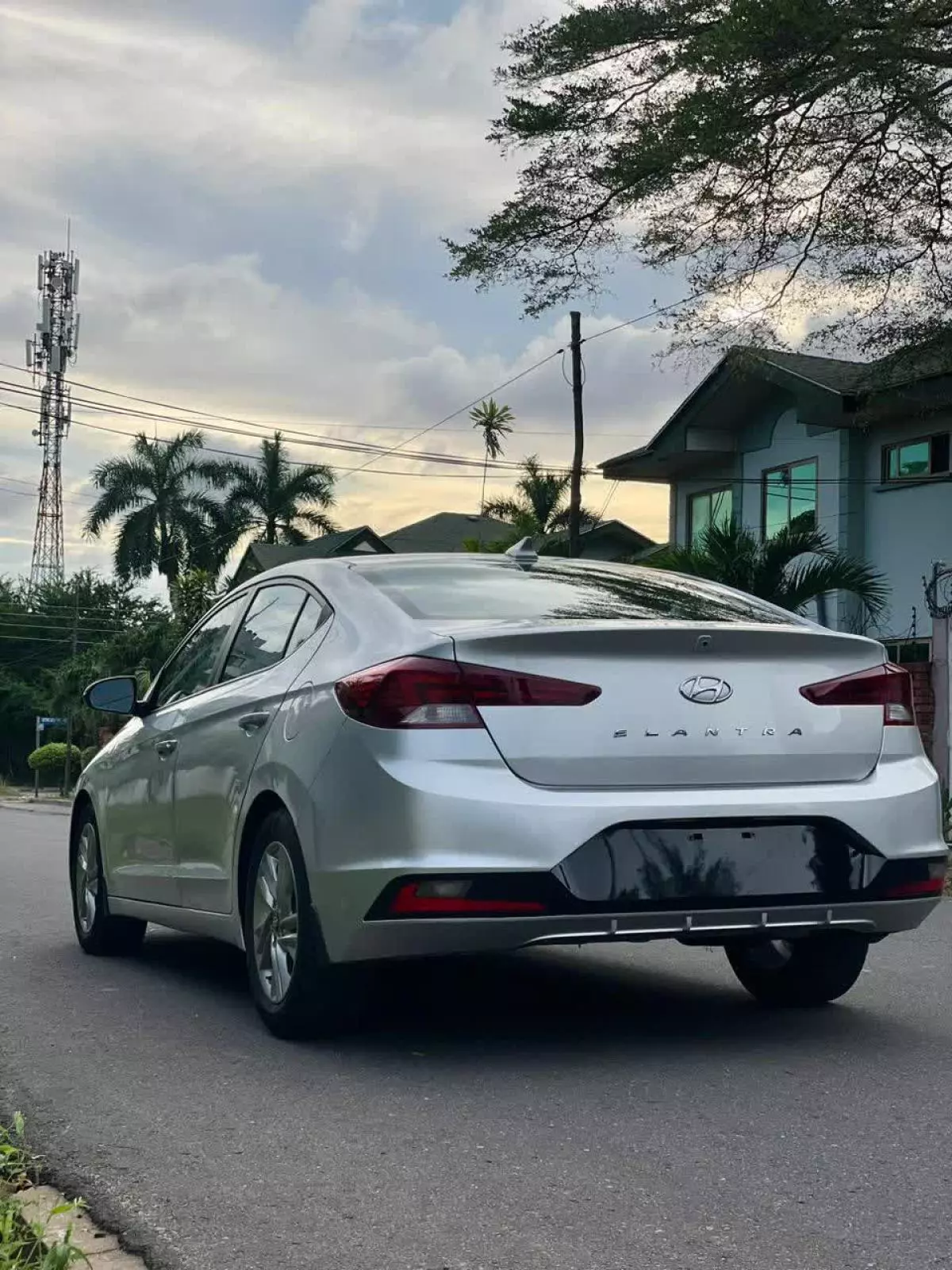 Hyundai Elantra   - 2019