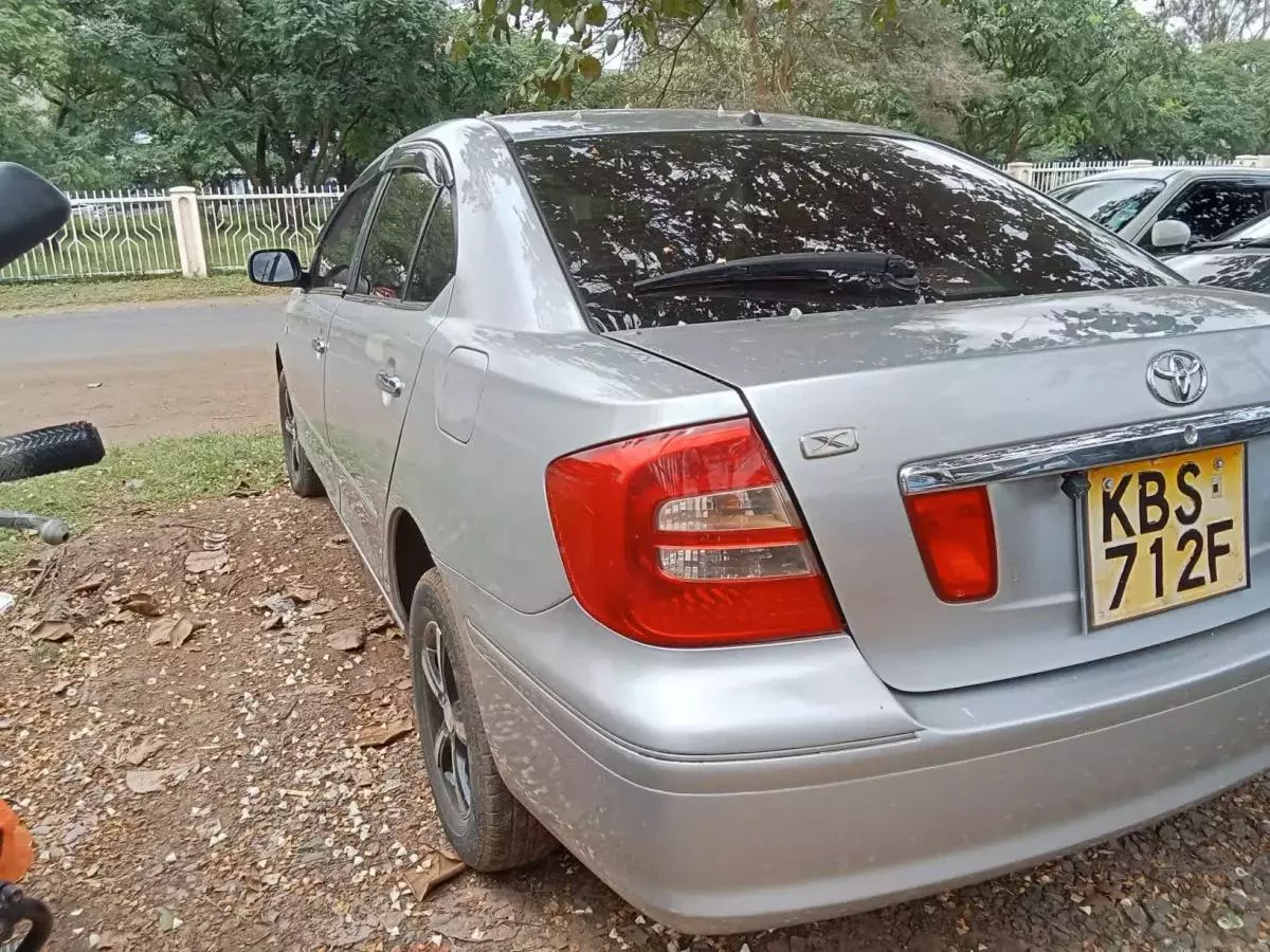 Toyota Premio    - 2010