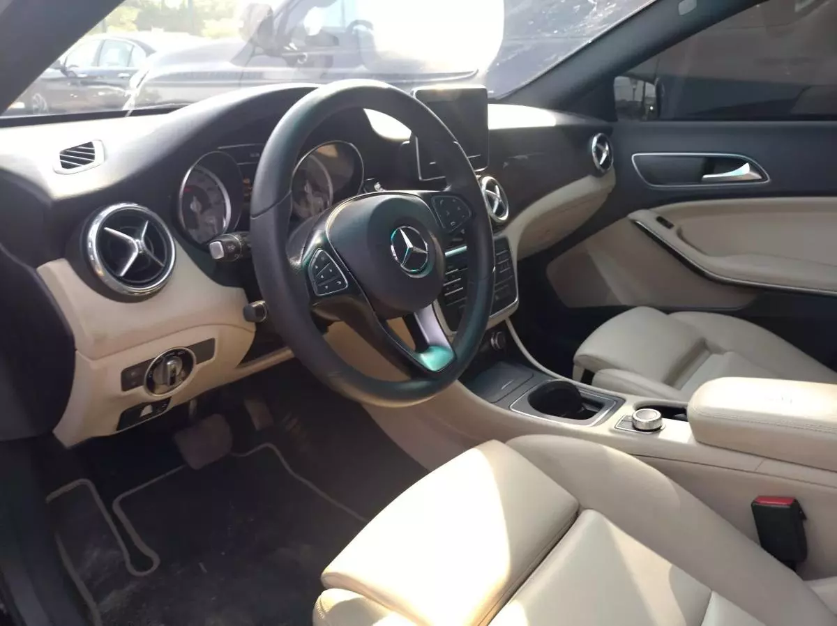 Mercedes-Benz GLA 250 - 2016