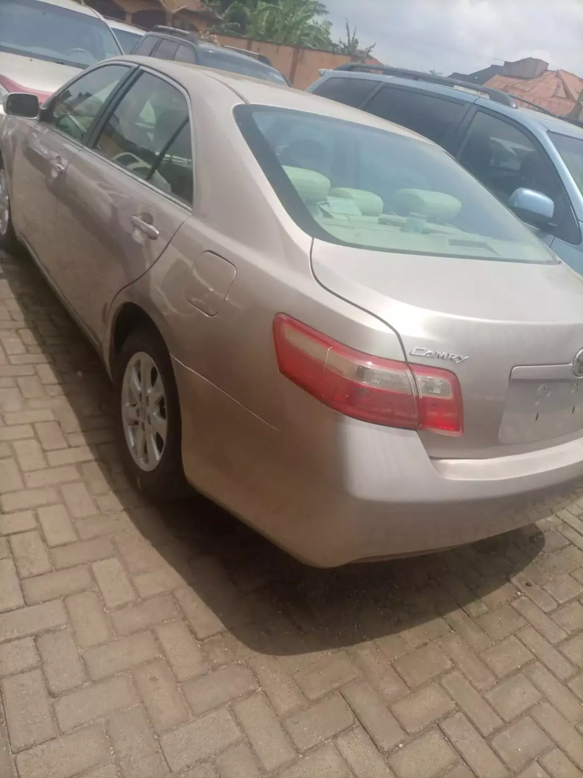 Toyota Camry   - 2009