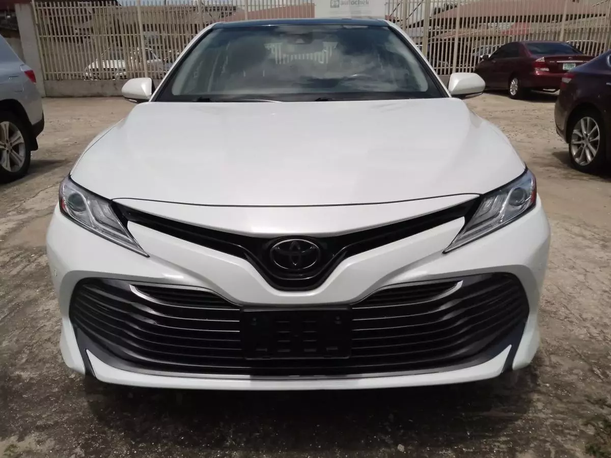 Toyota Camry   - 2018