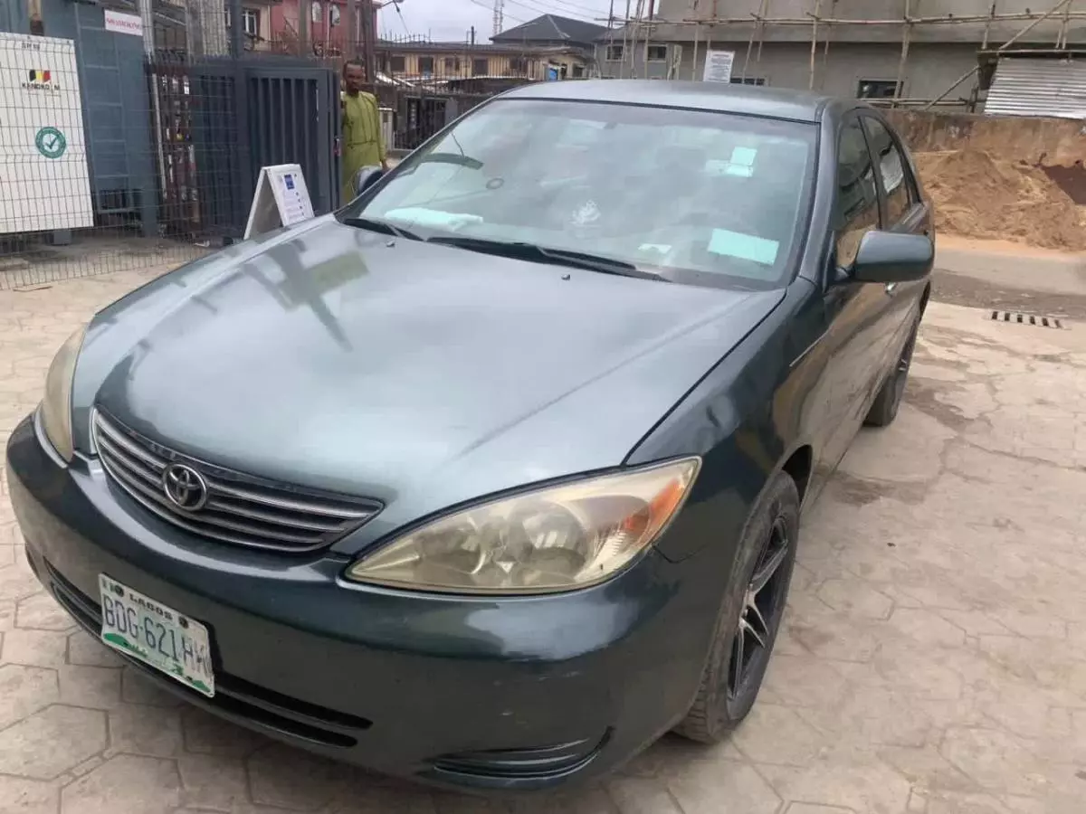 Toyota Camry   - 2002