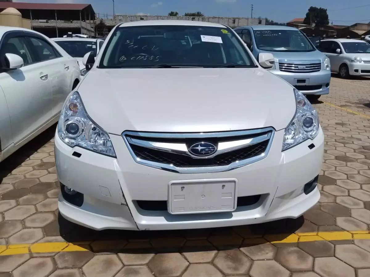 Subaru Legacy   - 2010