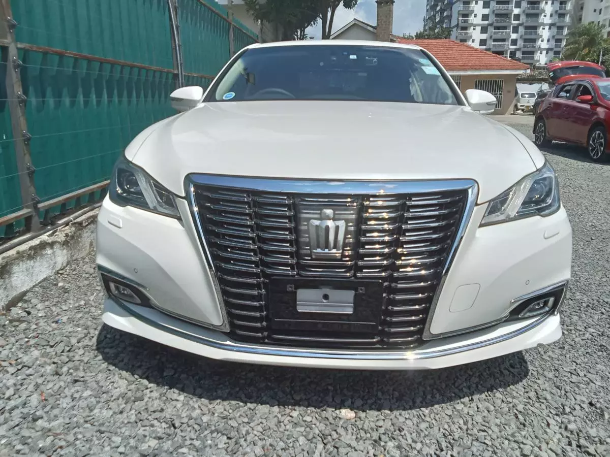 Toyota Crown Royal saloon    - 2016