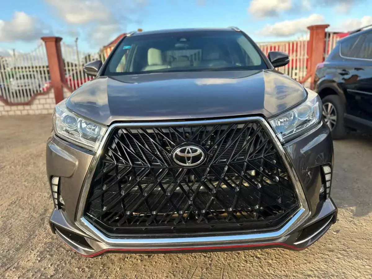 Toyota Highlander   - 2019