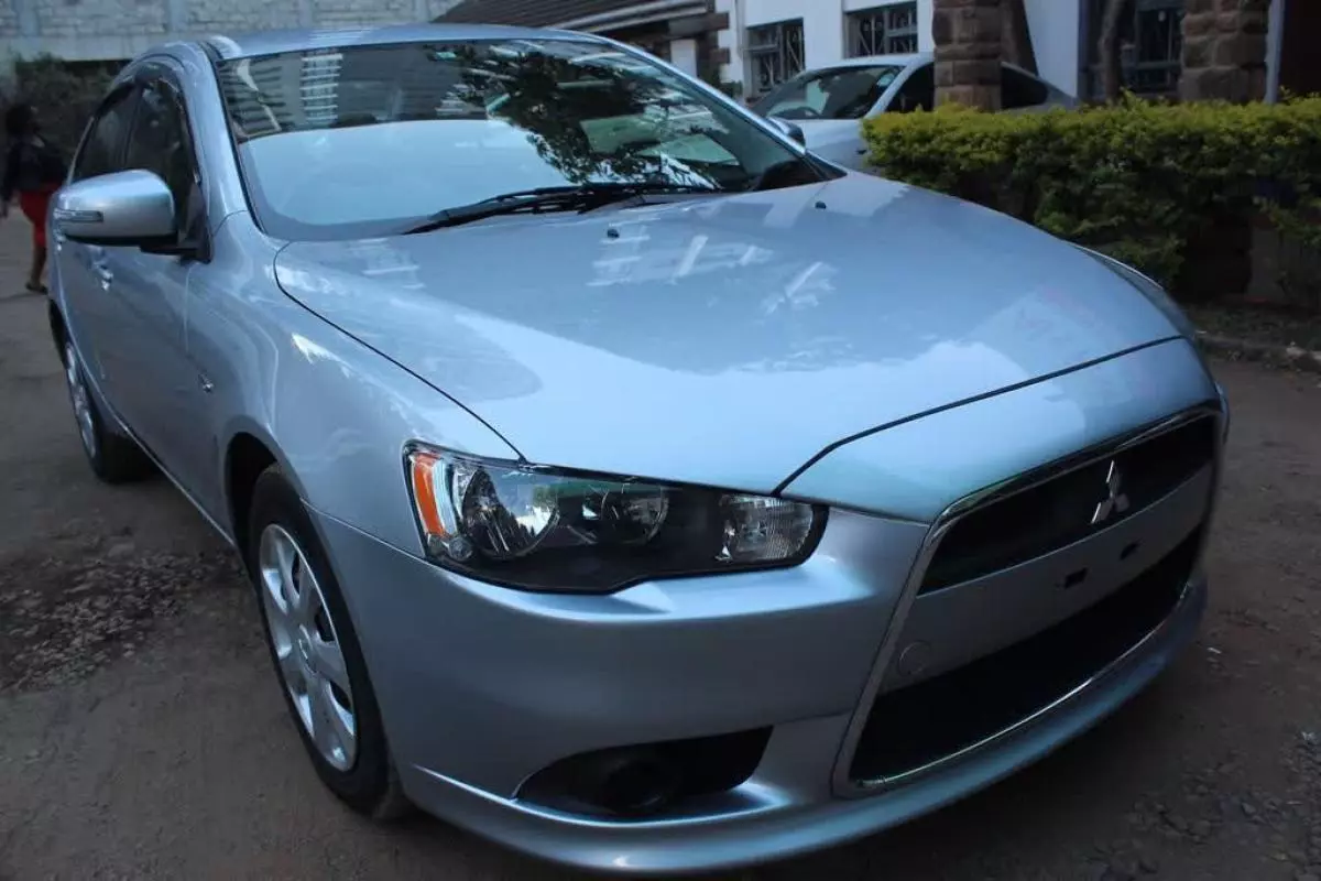 Mitsubishi Galant - 2015