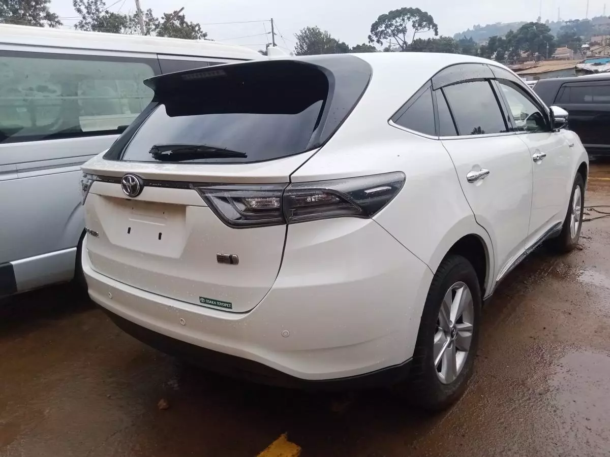 Toyota Harrier hybrid    - 2016