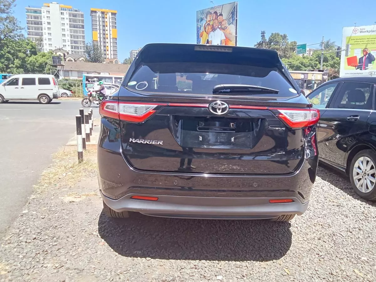 Toyota Harrier   - 2017