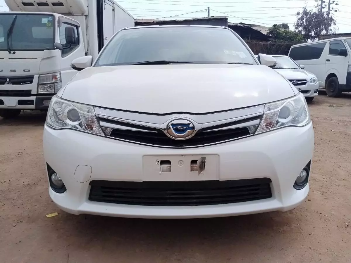 Toyota Fielder hybrid    - 2015