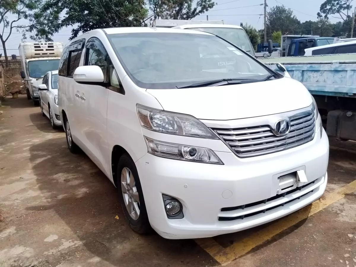 Toyota Vellfire    - 2009